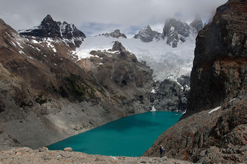 La route des glaciers ; tour du massif du Paine