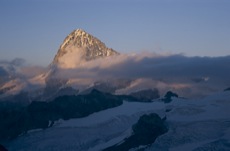 LE TOUR DES DENTS BLANCHES