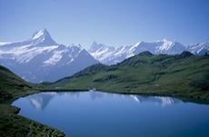 LES CIMES ETINCELANTES DE L'OBERLAND